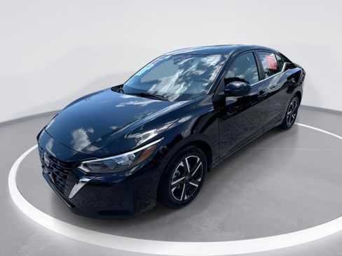 Used 2024 Nissan Sentra SV FWD image 2