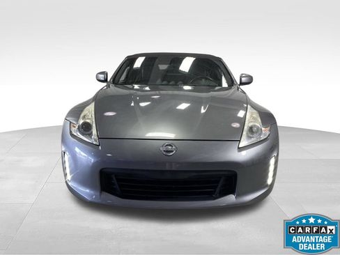 Used 2014 Nissan 370Z Touring RWD image 2