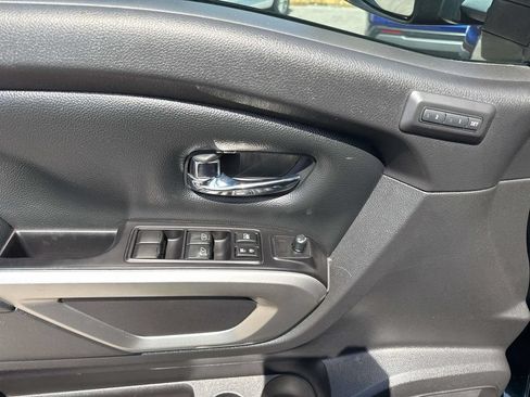 Used 2016 Nissan Titan PRO-4X w/ Pro-4x Convenience Package AWD/4WD image 19