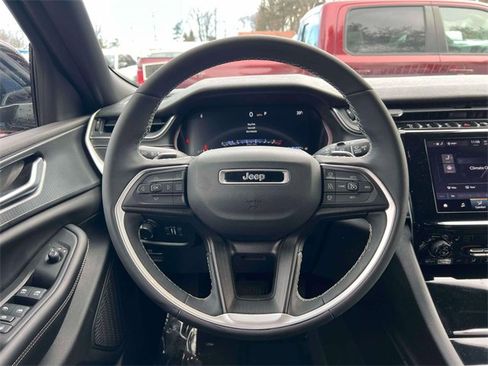 Certified 2023 Jeep Grand Cherokee Altitude image 18