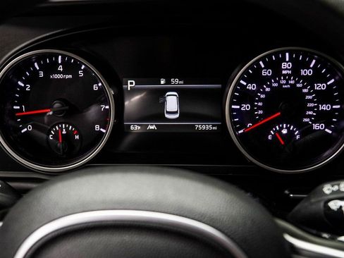 Used 2024 Kia Carnival LX FWD image 31