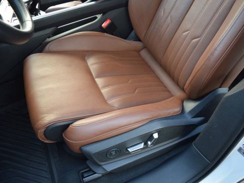 Used 2019 Audi e-tron Prestige w/ Prestige Package AWD/4WD image 40