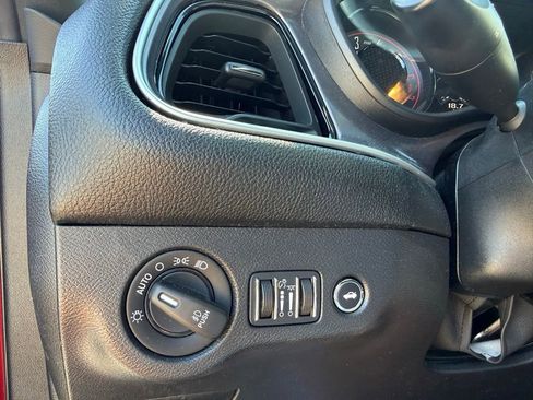 Used 2019 Dodge Challenger R/T RWD image 18
