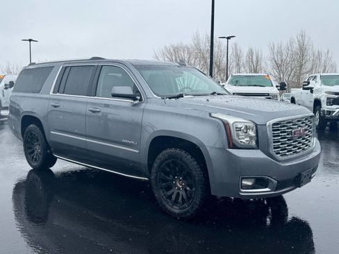 Used 2019 GMC Yukon XL Denali image 9