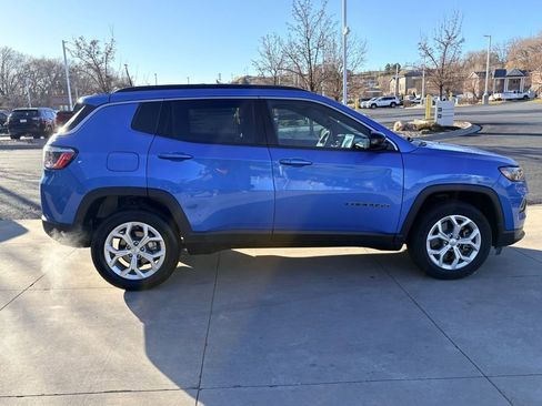 Used 2024 Jeep Compass Latitude image 4