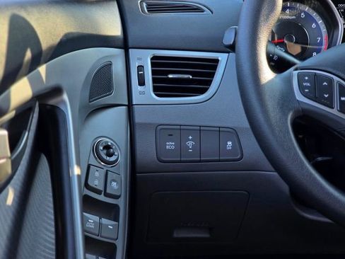 Used 2013 Hyundai Elantra GLS w/ Preferred Pkg image 16