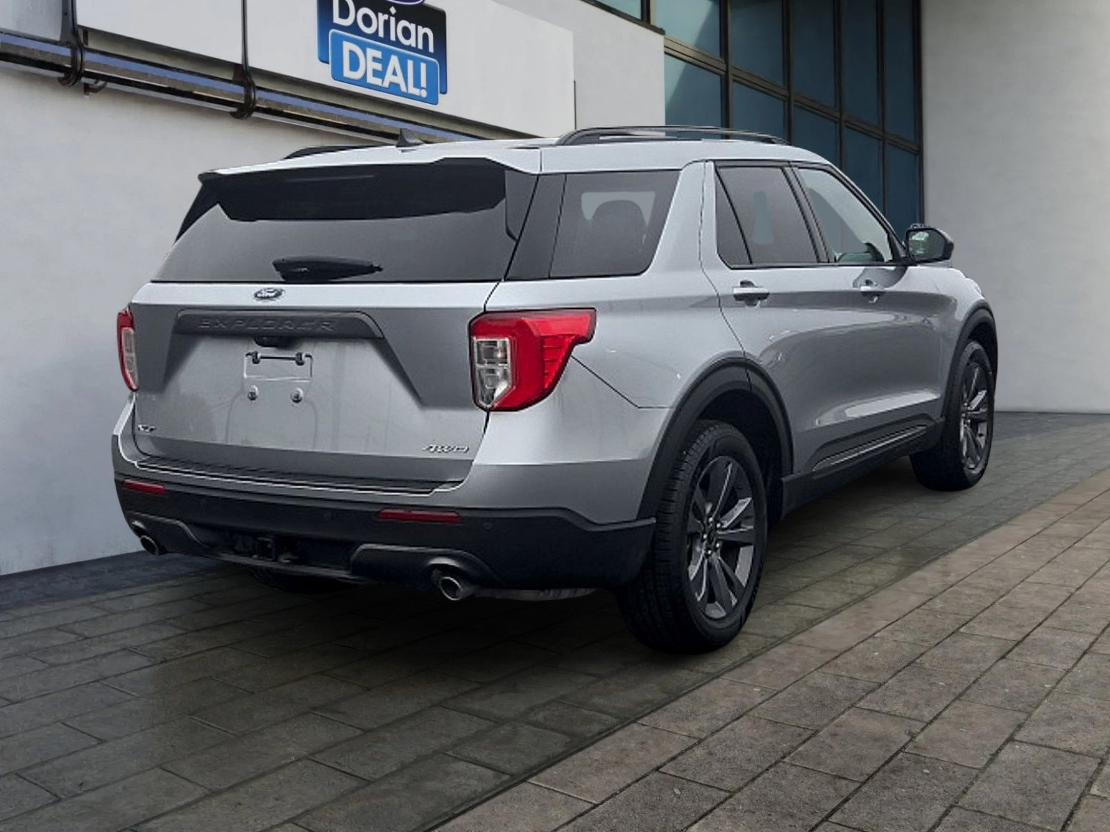 Certified 2022 Ford Explorer XLT w/ Equipment Group 202A AWD/4WD image 3
