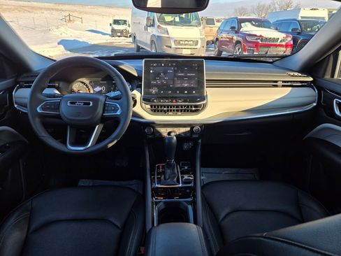 Used 2024 Jeep Compass Limited image 17