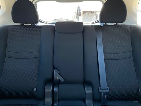 Used 2019 Nissan Rogue S FWD image 18