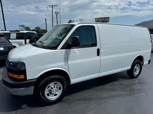 Used 2020 Chevrolet Express 3500 w/ Driver Convenience Package RWD image 2