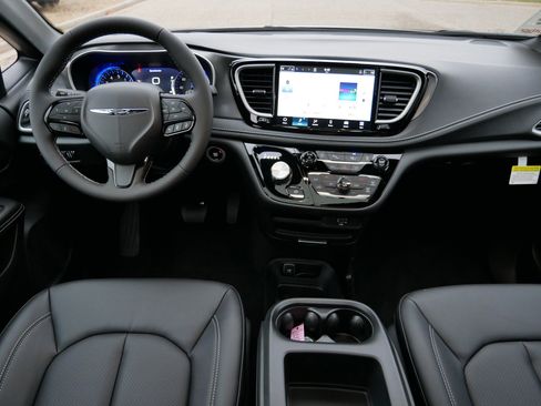 New 2026 Chrysler Pacifica Select w/ S Appearance Package image 10