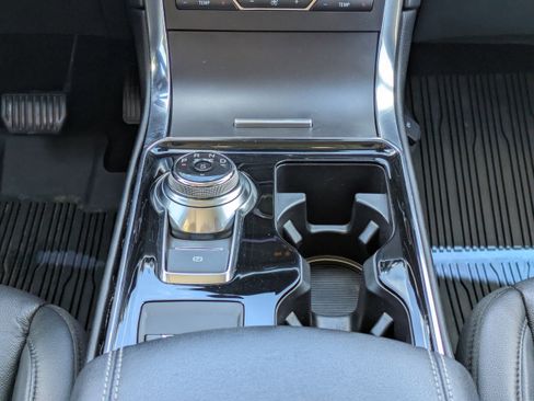 Used 2019 Ford Edge Titanium AWD/4WD image 17