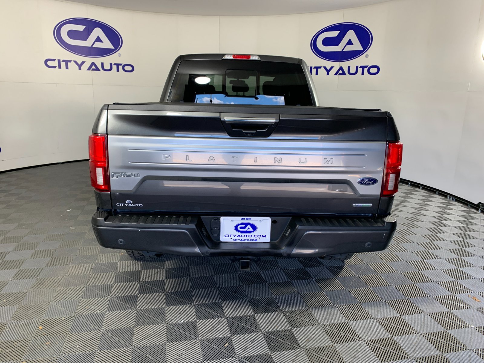 Used 2019 Ford F150 Platinum w/ Equipment Group 701A Luxury AWD/4WD image 4