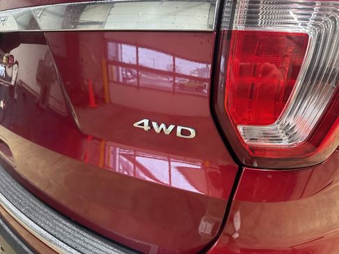 Used 2018 Ford Explorer Limited w/ Equipment Group 301A image 8