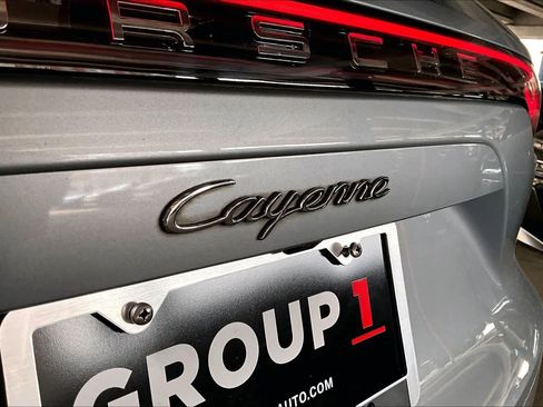 Used 2021 Porsche Cayenne image 10