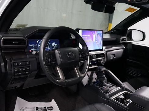 Certified 2025 Toyota 4Runner TRD Off-Road Premium AWD/4WD image 12