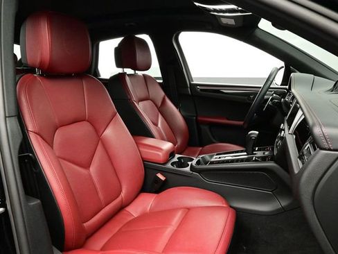 Certified 2024 Porsche Macan AWD/4WD image 18