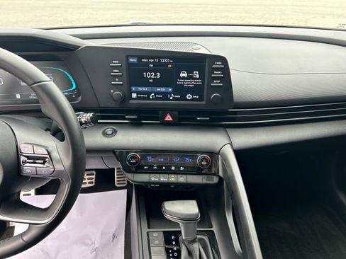Used 2025 Hyundai Elantra Sport FWD image 17