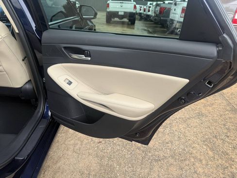 Used 2021 Toyota Avalon XLE FWD image 16