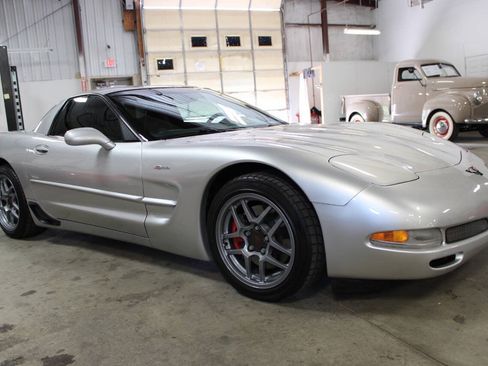Used 2001 Chevrolet Corvette Z06 w/ Memory Pkg RWD image 8