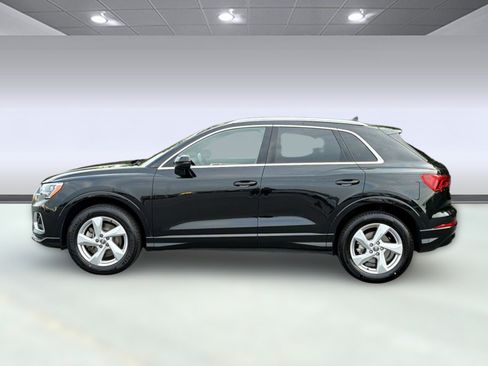 Used 2020 Audi Q3 2.0T Premium w/ Convenience Package AWD/4WD image 2