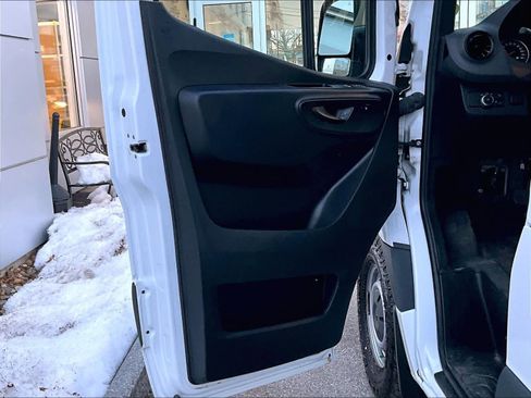 Used 2024 Mercedes-Benz Sprinter 2500 image 9