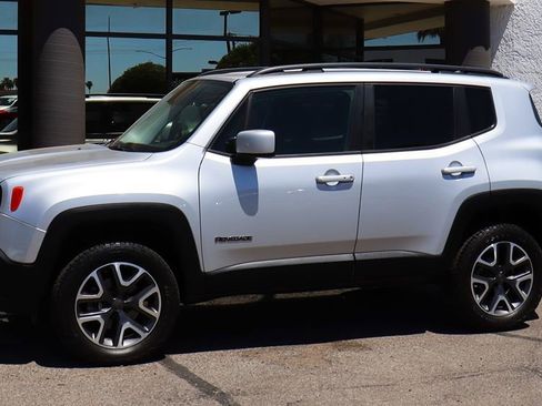 Used 2017 Jeep Renegade Latitude w/ Safety & Security Group (ALP) AWD/4WD image 7