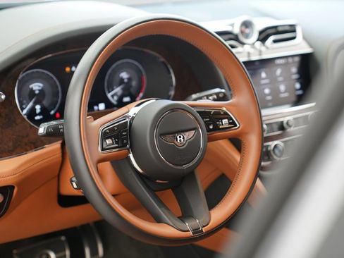 Used 2022 Bentley Bentayga Speed AWD/4WD image 15