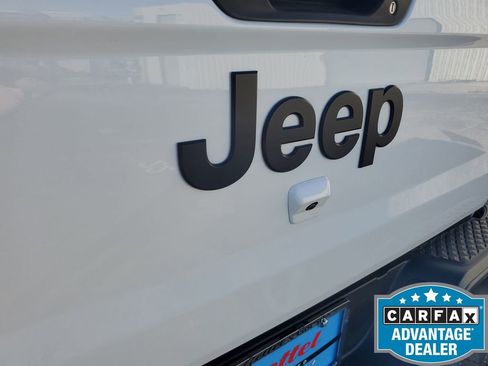 Used 2021 Jeep Gladiator Sport image 40