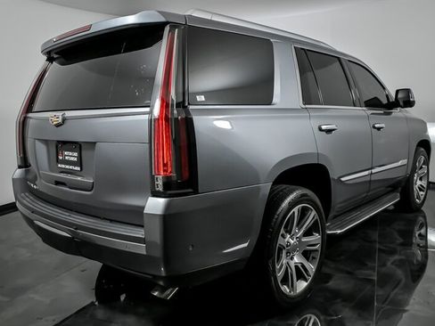 Used 2019 Cadillac Escalade Luxury AWD/4WD image 9
