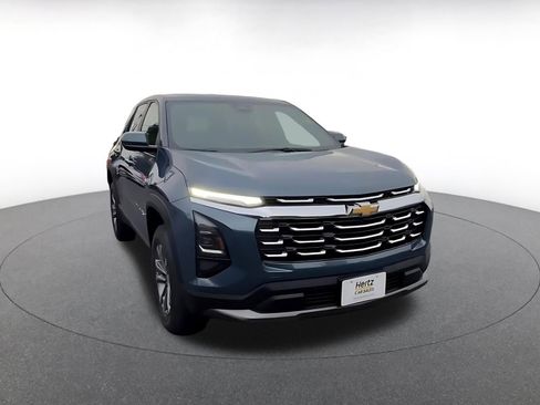 Used 2025 Chevrolet Equinox LT image 3