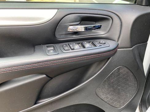 Used 2019 Dodge Grand Caravan GT FWD image 30