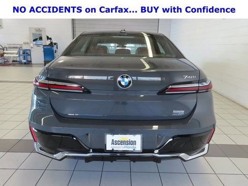 Used 2025 BMW 740i image 13