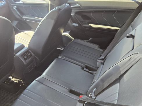 Used 2022 Volkswagen Tiguan SE FWD image 6