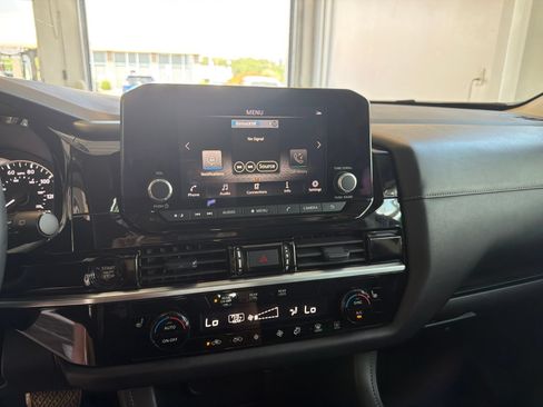 Used 2025 Nissan Pathfinder SV AWD/4WD image 28