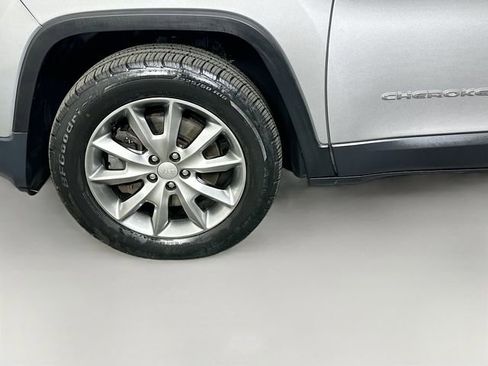 Used 2018 Jeep Cherokee Limited AWD/4WD image 30