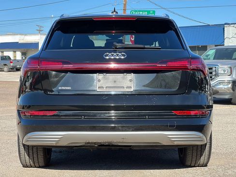 Used 2019 Audi e-tron Prestige image 8