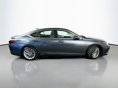 Used 2022 Lexus ES 300h w/ Accessory Package image 8
