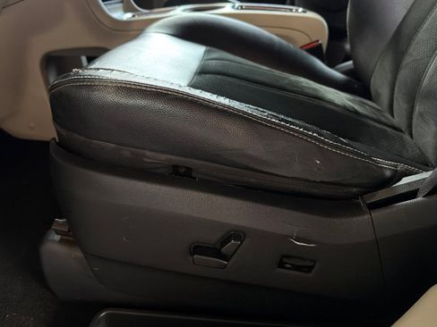 Used 2017 Dodge Grand Caravan SXT image 15