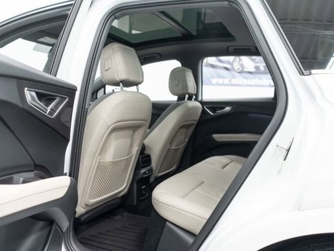 Used 2022 Audi Q4 e-tron Prestige image 32