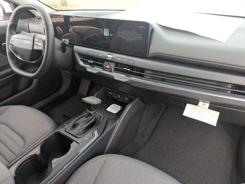 New 2025 Kia K4 EX image 13