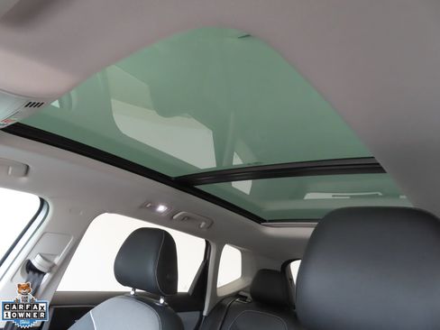 Used 2023 Volkswagen Taos SE w/ Panoramic Sunroof Package FWD image 21