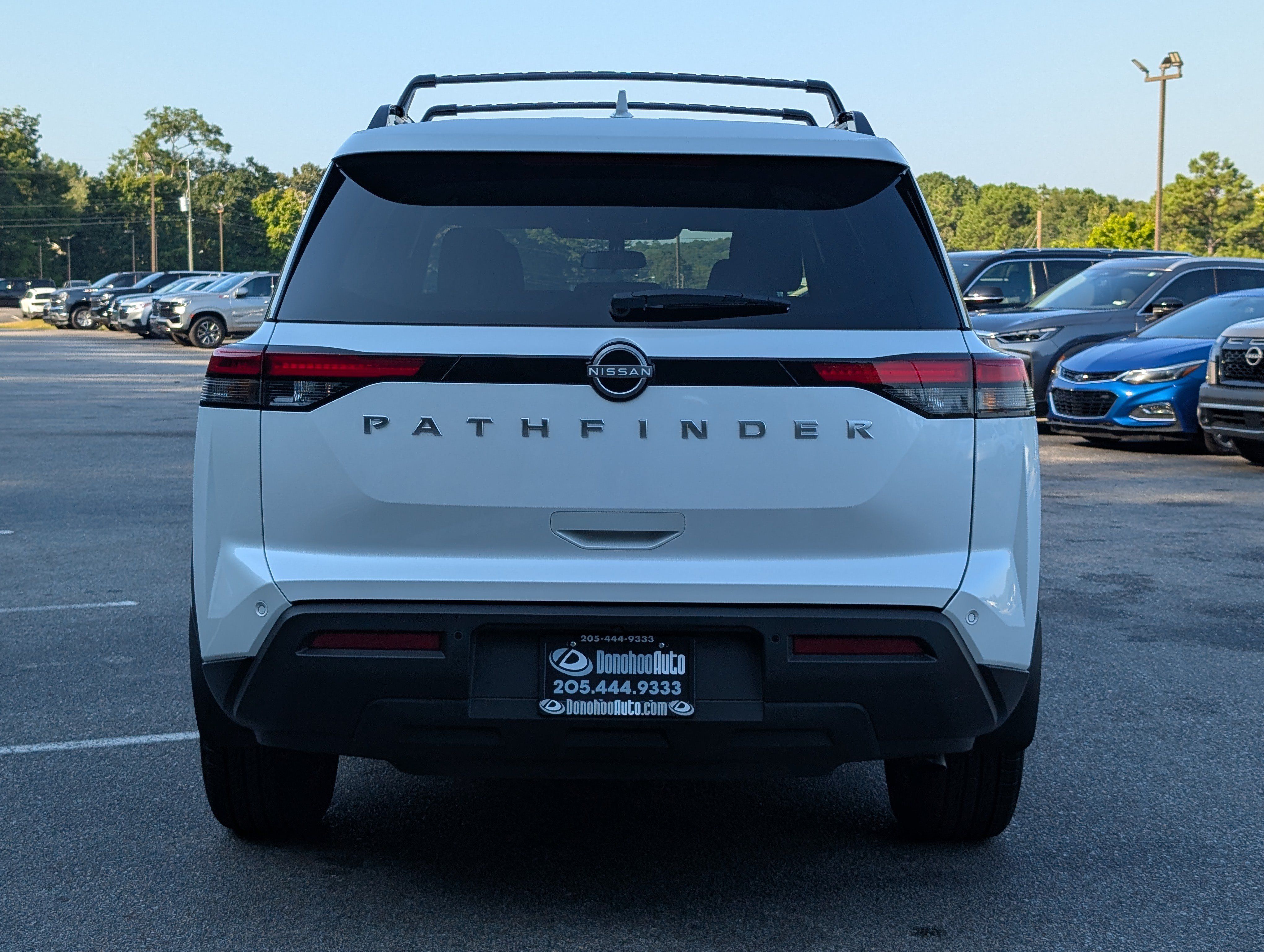 Used 2025 Nissan Pathfinder SV FWD image 8