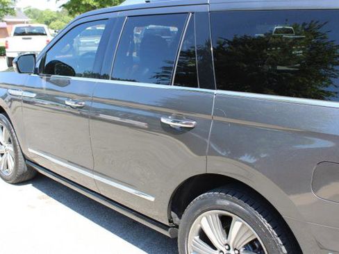 Used 2018 Lincoln Navigator Reserve w/ Technology Package AWD/4WD image 12