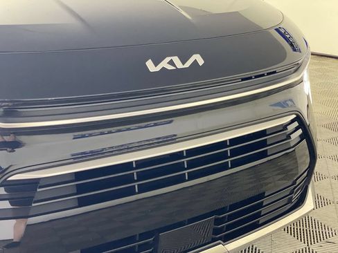 Used 2024 Kia Niro EX Touring FWD image 37