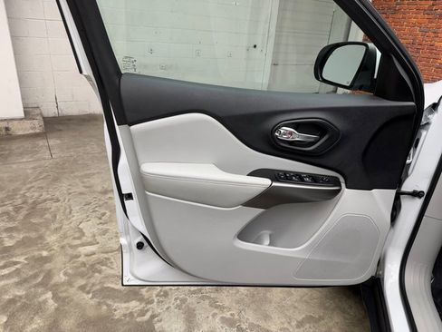 Used 2020 Jeep Cherokee Latitude Plus w/ Cold Weather Group image 10