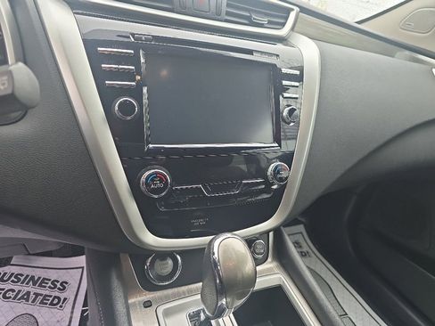 Used 2018 Nissan Murano SV w/ Premium Package AWD/4WD image 17