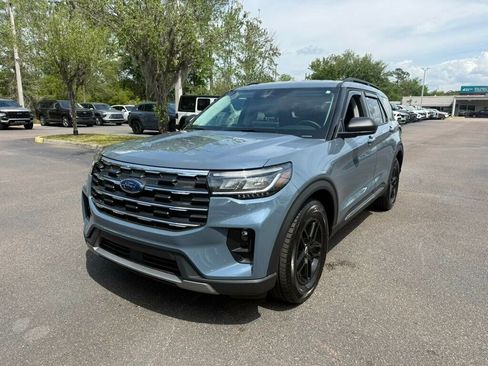 Used 2025 Ford Explorer Active w/ Active Comfort Package image 1