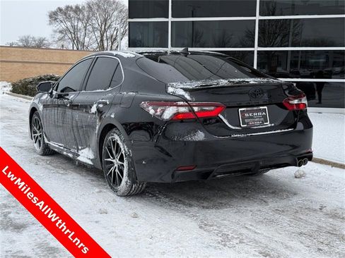 Used 2023 Toyota Camry SE image 5