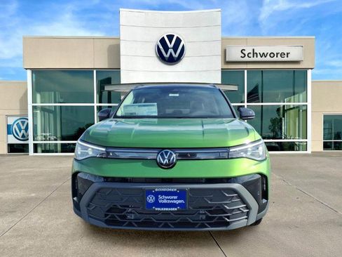New 2026 Volkswagen Taos SE image 7